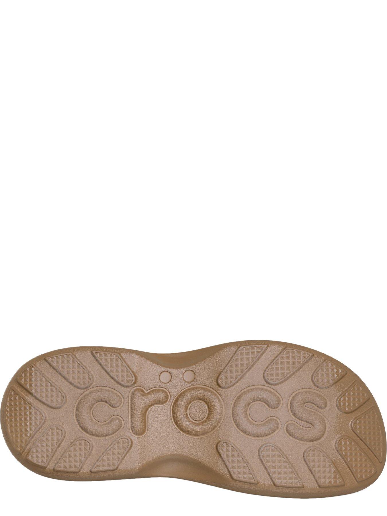 crocs-soho-y-strap-sandal-sepiadetail