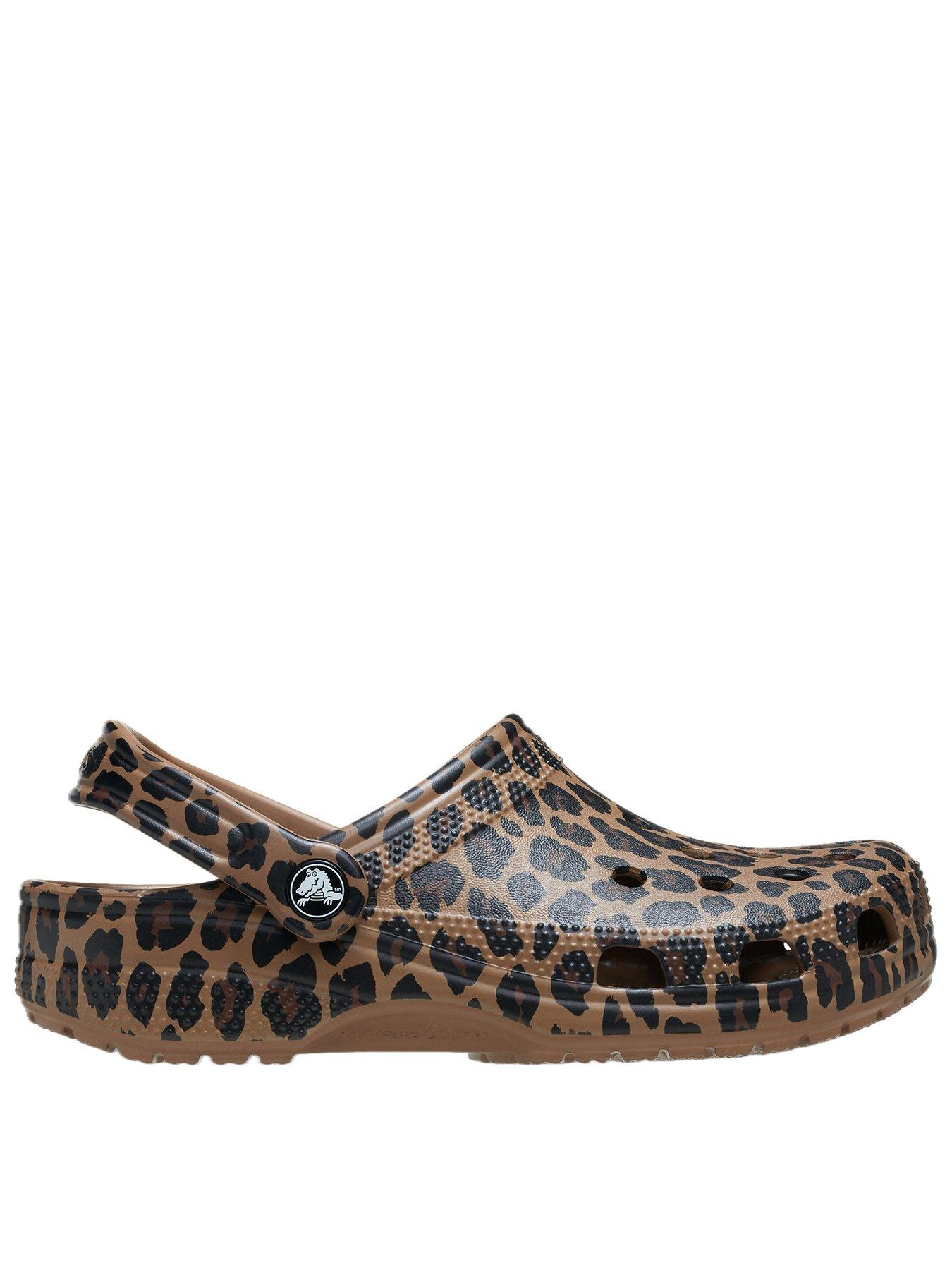 crocs-classic-animal-clog-almond-tintleopardfront