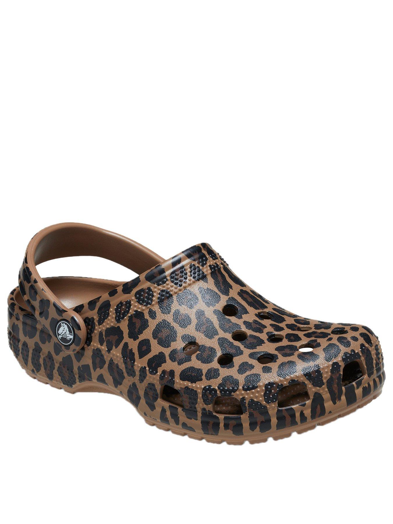 crocs-classic-animal-clog-almond-tintleopardstillFront