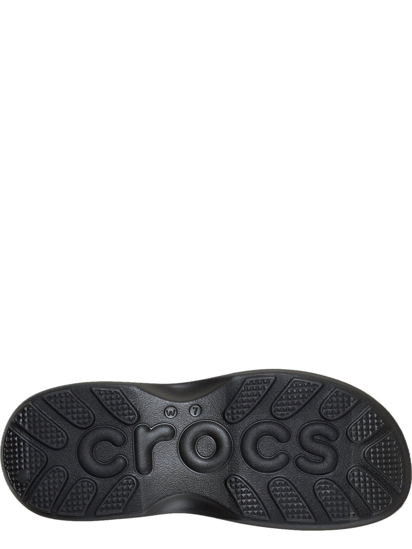 crocs-soho-y-strap-sandal-blackdetail