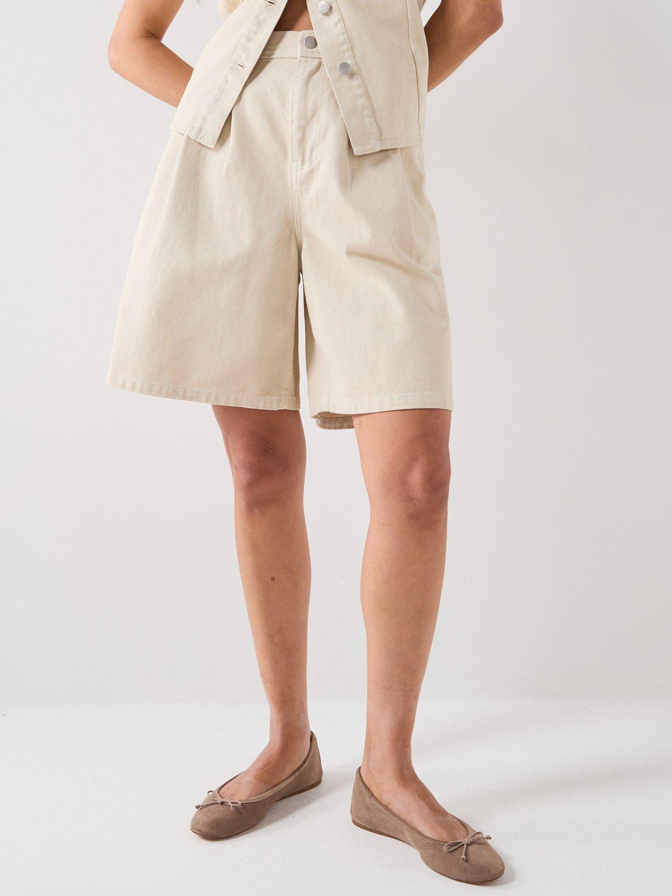 Image 1 of 6 of Barbour Daya Shorts - Yellow