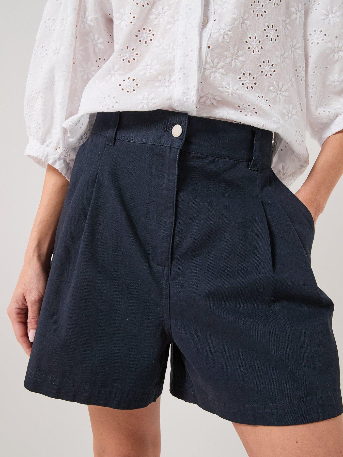 Image 4 of 5 of Barbour Fern Shorts - Navy