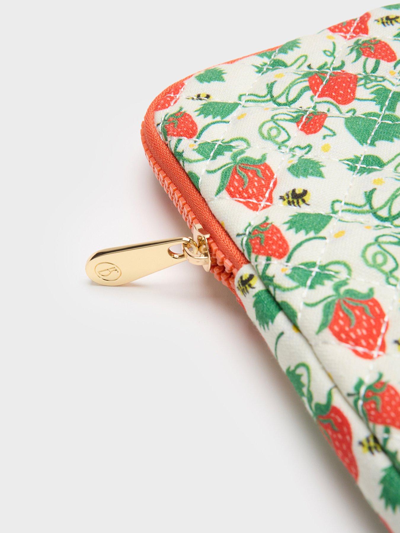 fenella-smith-laptop-snug-strawberry-daze-13outfit