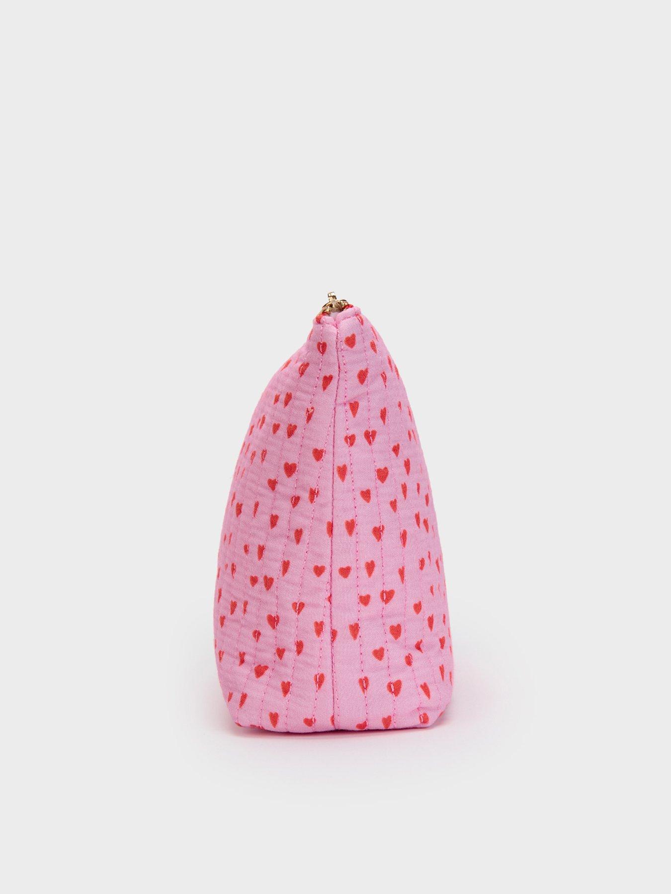 fenella-smith-lola-washbag-fenella-loveback