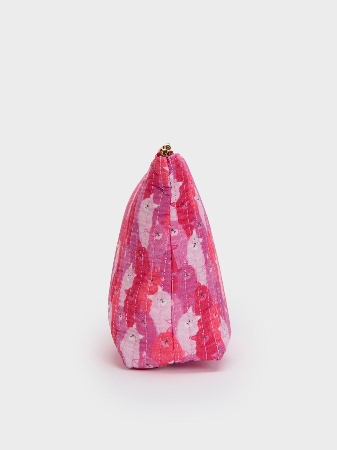 fenella-smith-lola-washbag-crazy-catsback