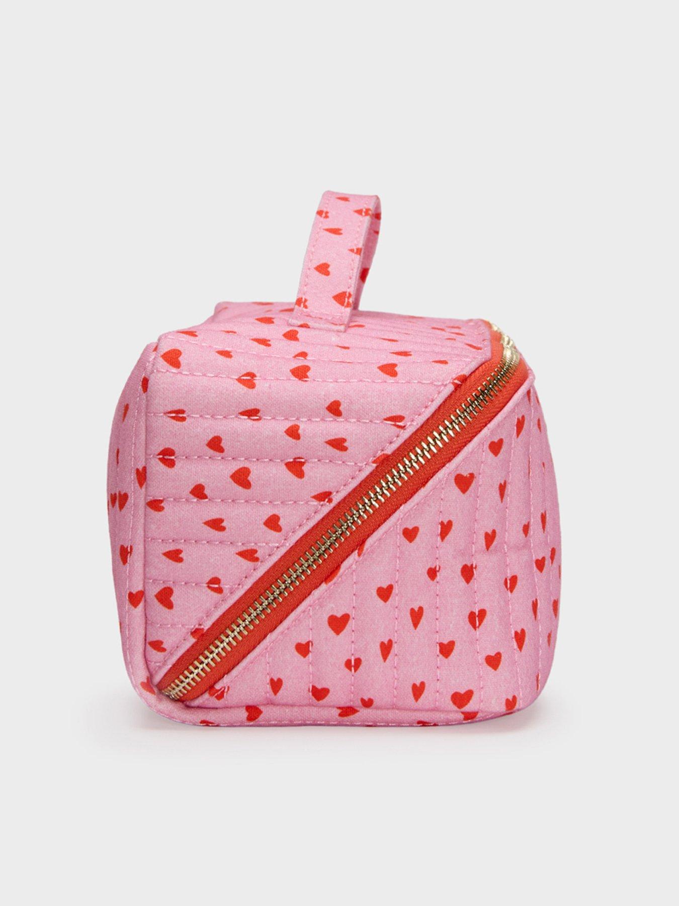 fenella-smith-ella-flat-lay-case-fenella-loveback