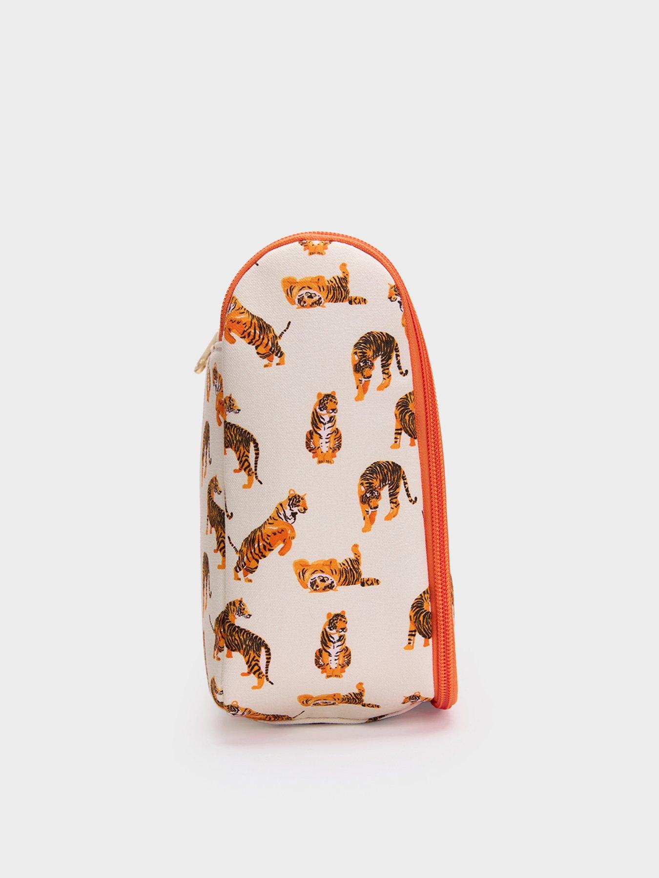 fenella-smith-lyla-travel-organiser-tiger-leapback