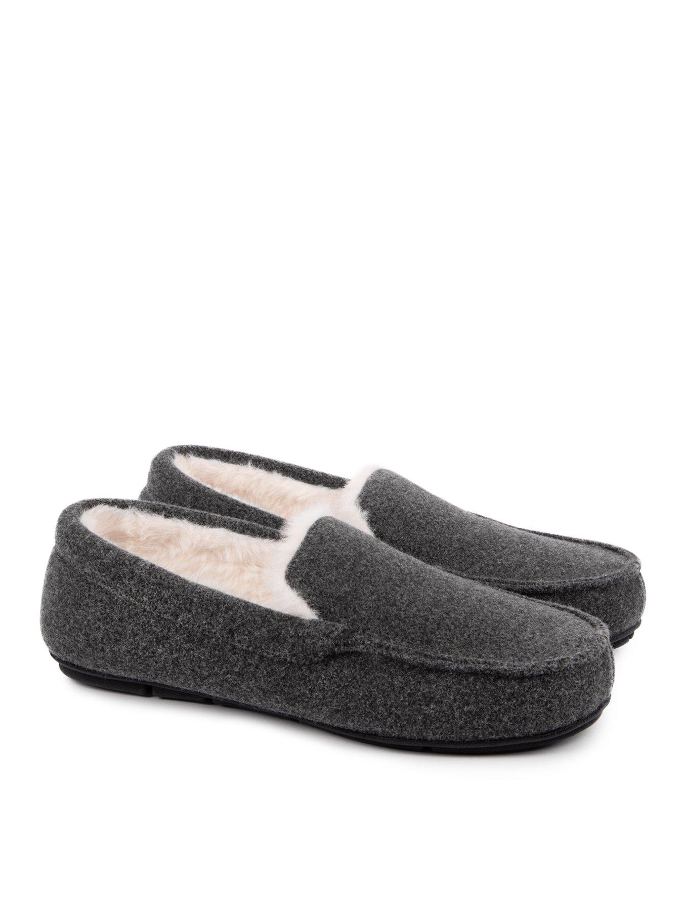 totes-toasties-mens-felt-moccasin-slipper-with-sherpa-lining-grey