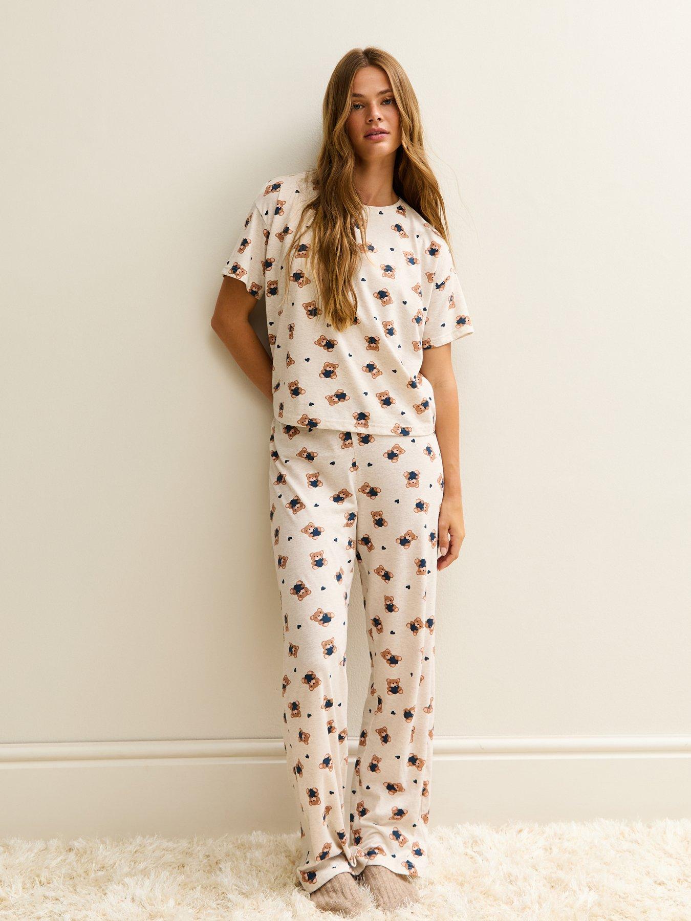 new-look-cream-teddy-pattern-short-sleeve-top-and-trouser-pyjama-setfront