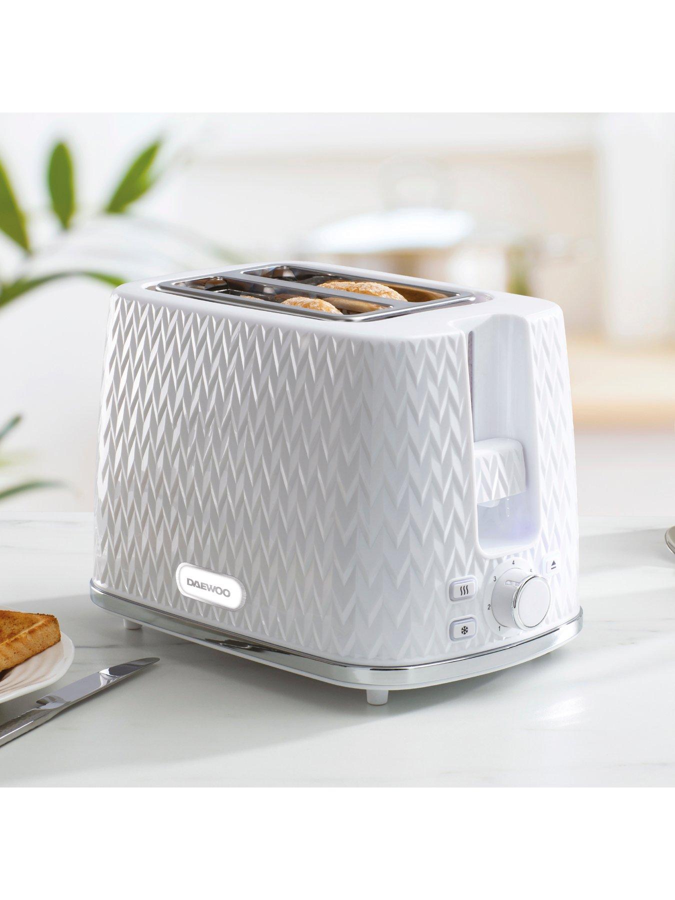 Image 6 of 6 of Daewoo Argyle Jug Kettle and 2 Slice Toaster- White
