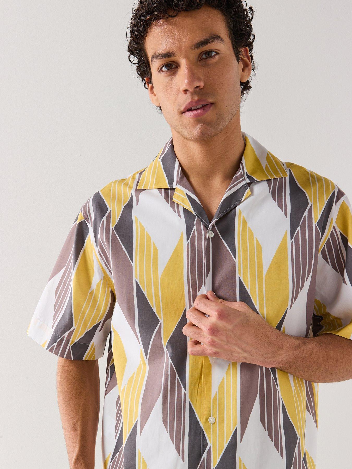 hugo-espino-oversize-fit-printed-short-sleeve-shirt-whiteoutfit