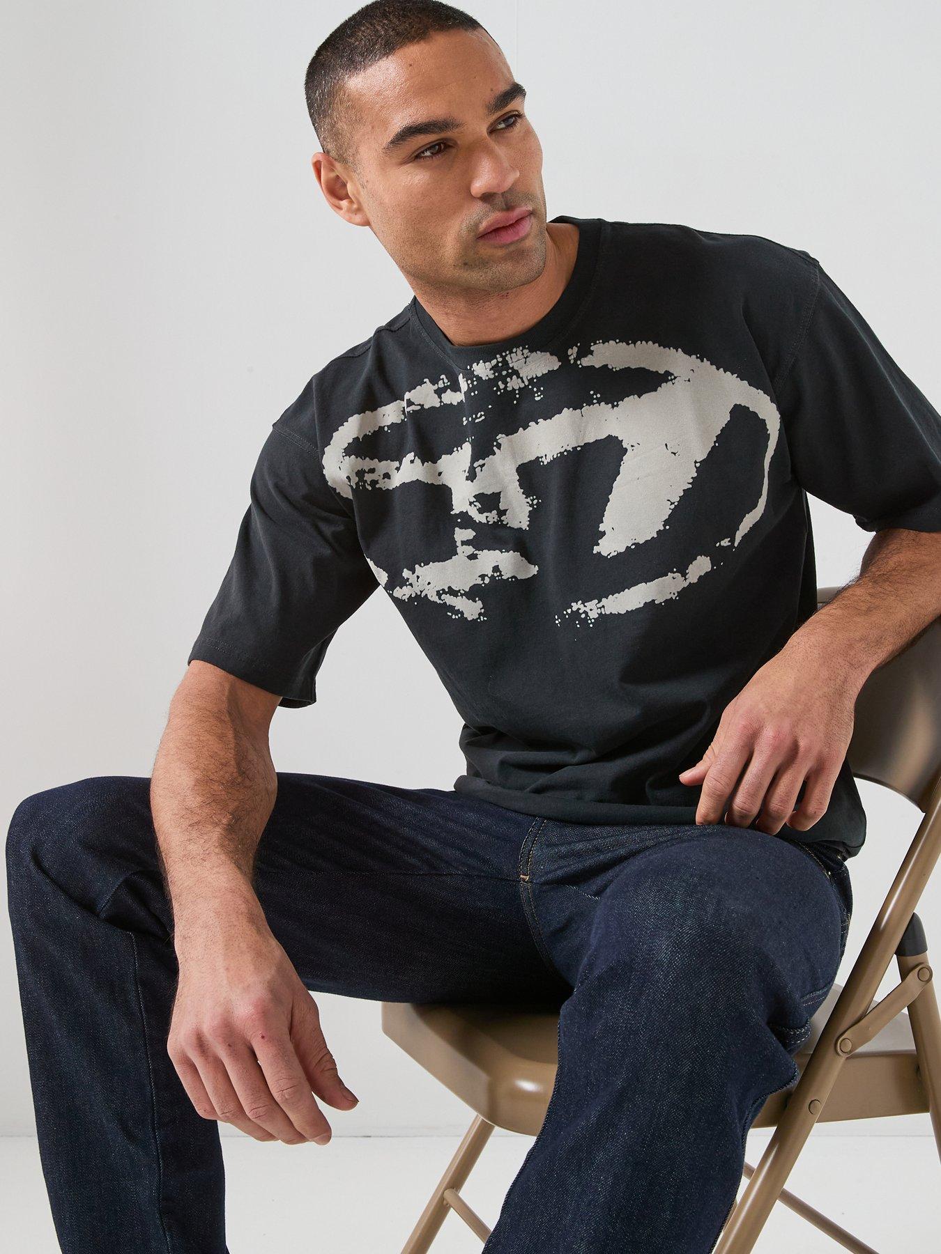 diesel-t-bleach-d-oval-relaxed-t-shirt-blackoutfit