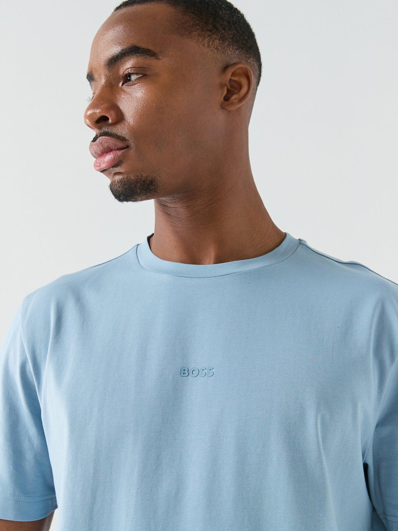 boss-centre-logo-t-shirt-light-blueoutfit