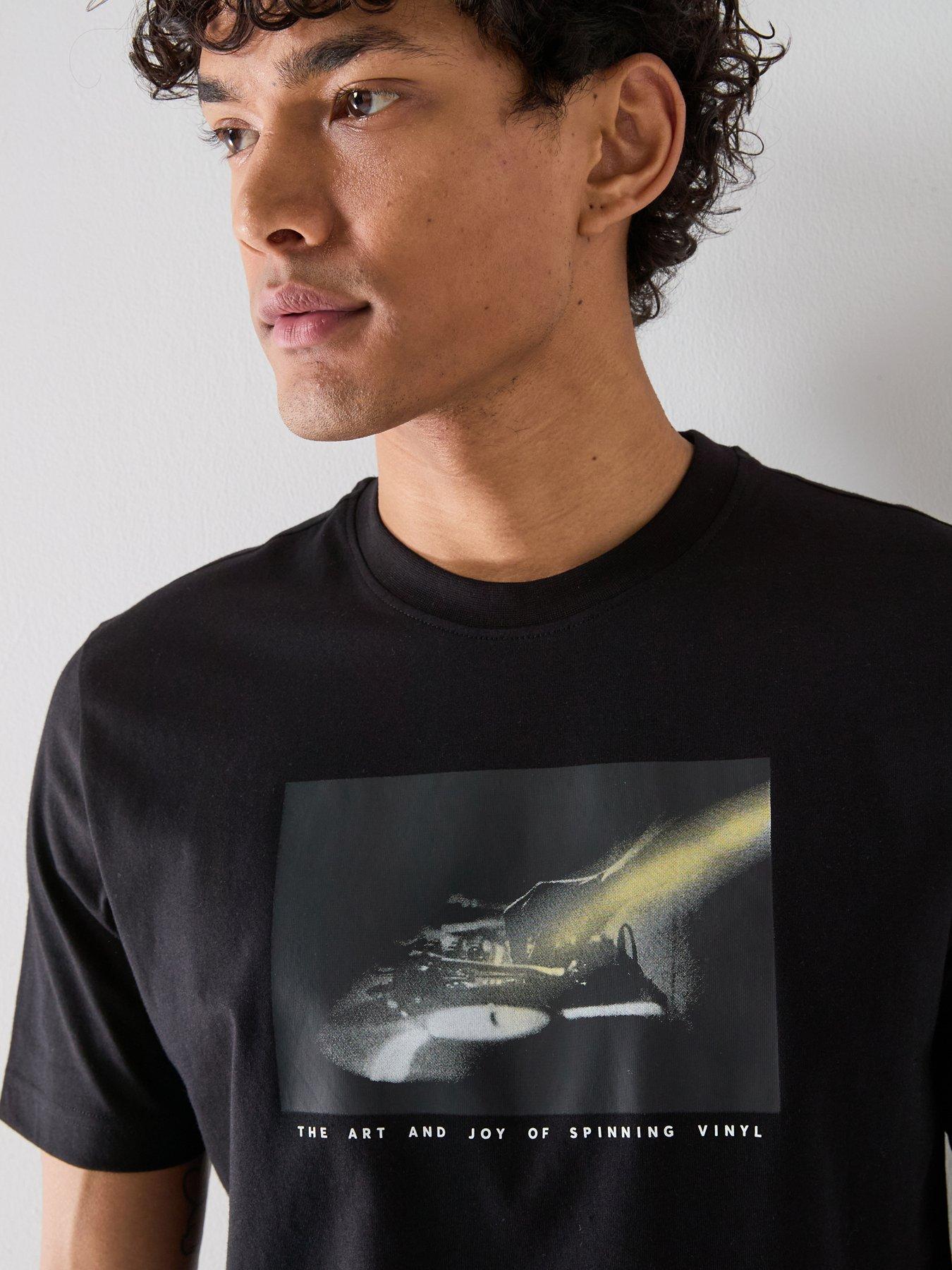 boss-boss-te_dj-deck-graphic-relaxed-fit-t-shirt-blackoutfit