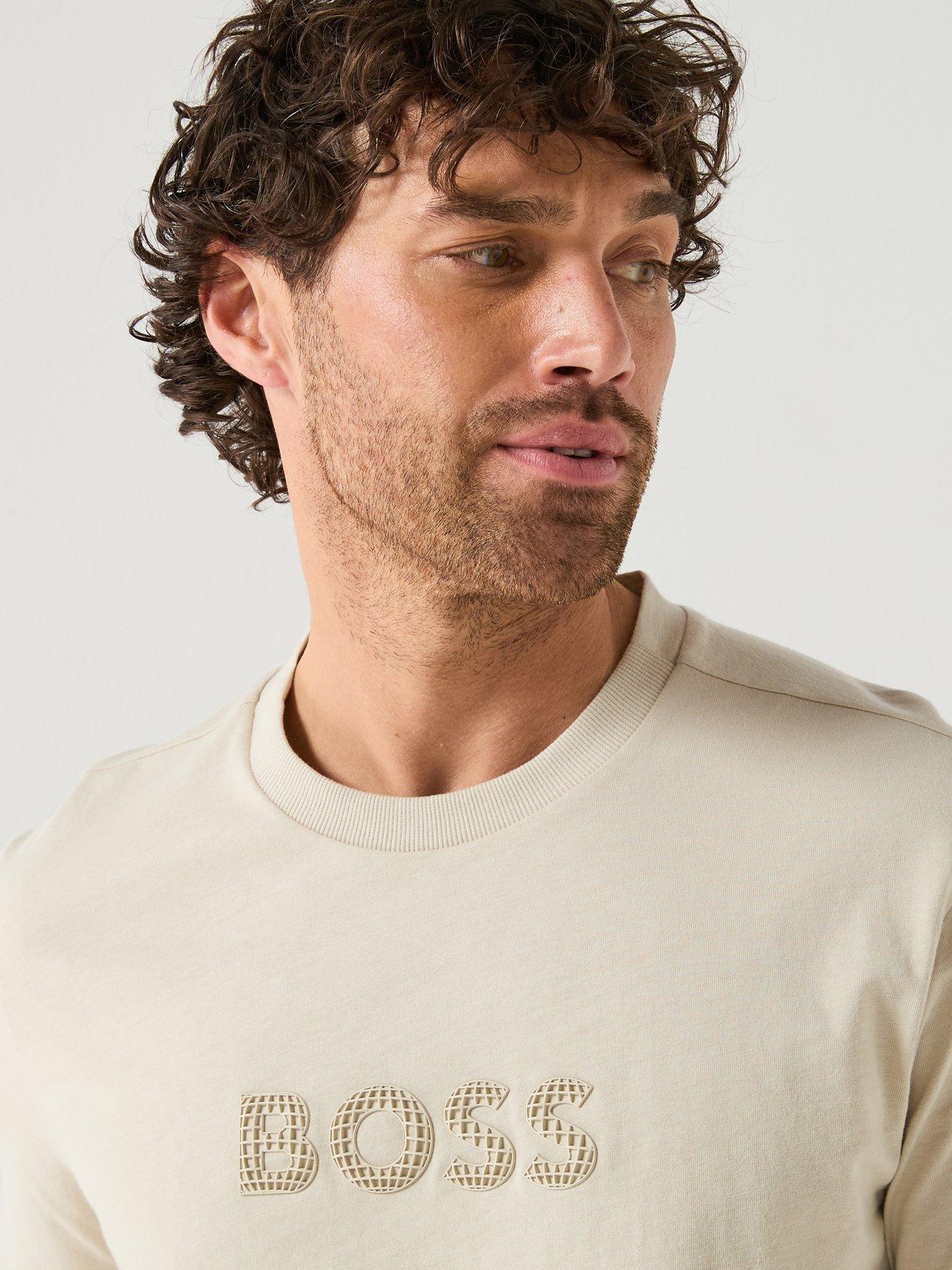 boss-rubber-logo-t-shirt-light-beigeoutfit