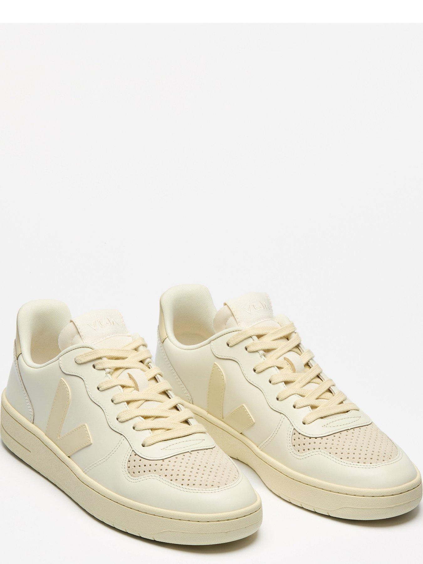 veja-mens-v-10-prime-leather-trainers-creamoutfit