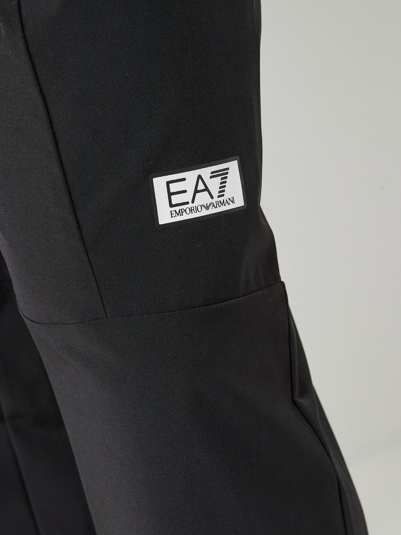 ea7-emporio-armani-ventus-joggers-blackoutfit