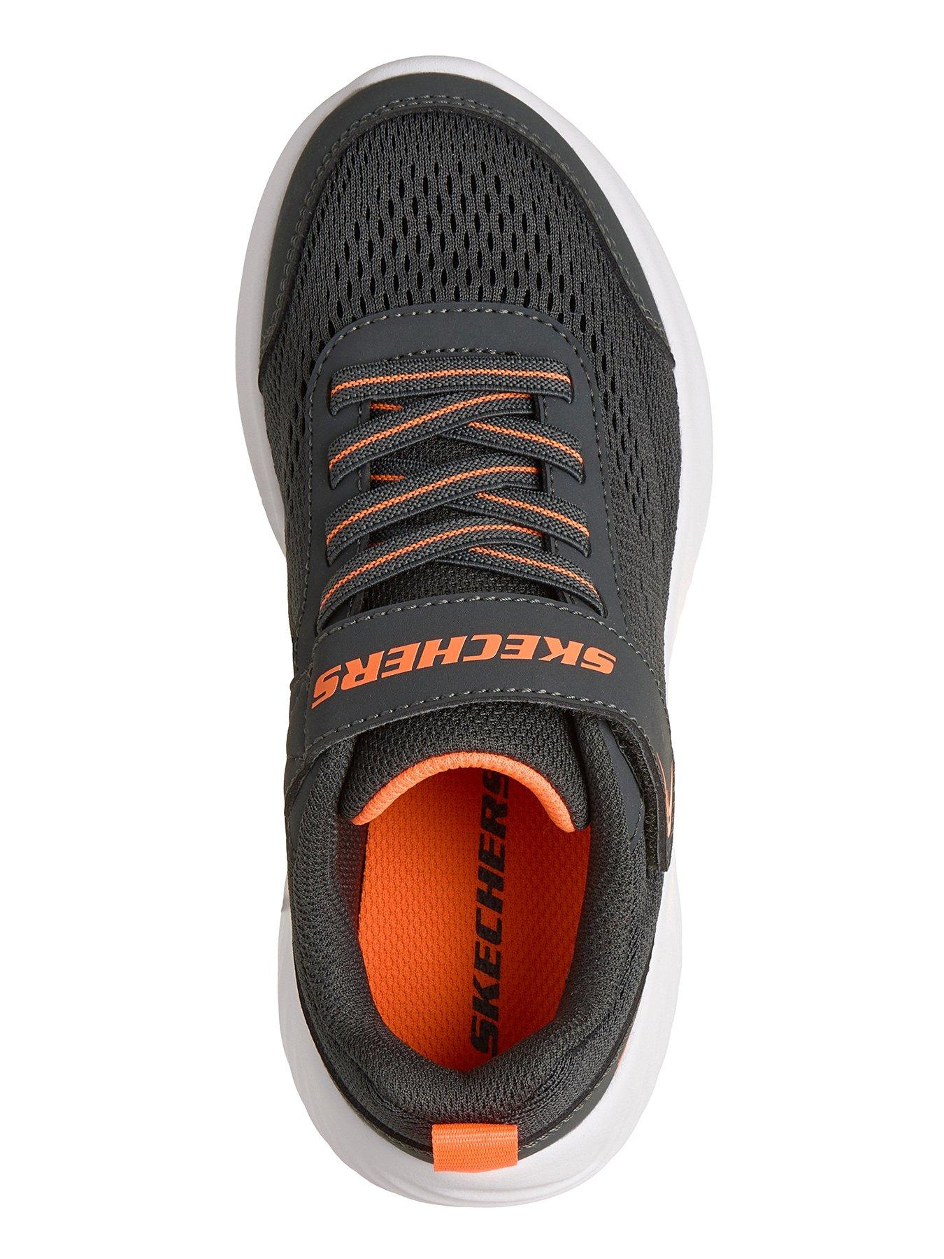 skechers-lightweight-gore-amp-strap-sneakeroutfit