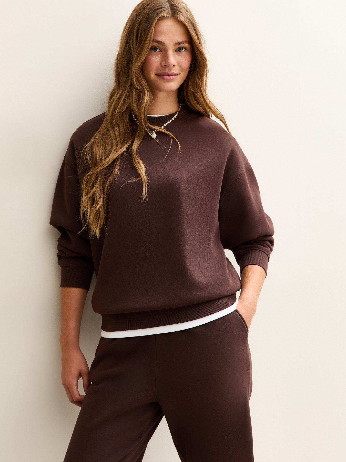 new-look-relaxed-fit-crew-neck-sweatshirt-brown