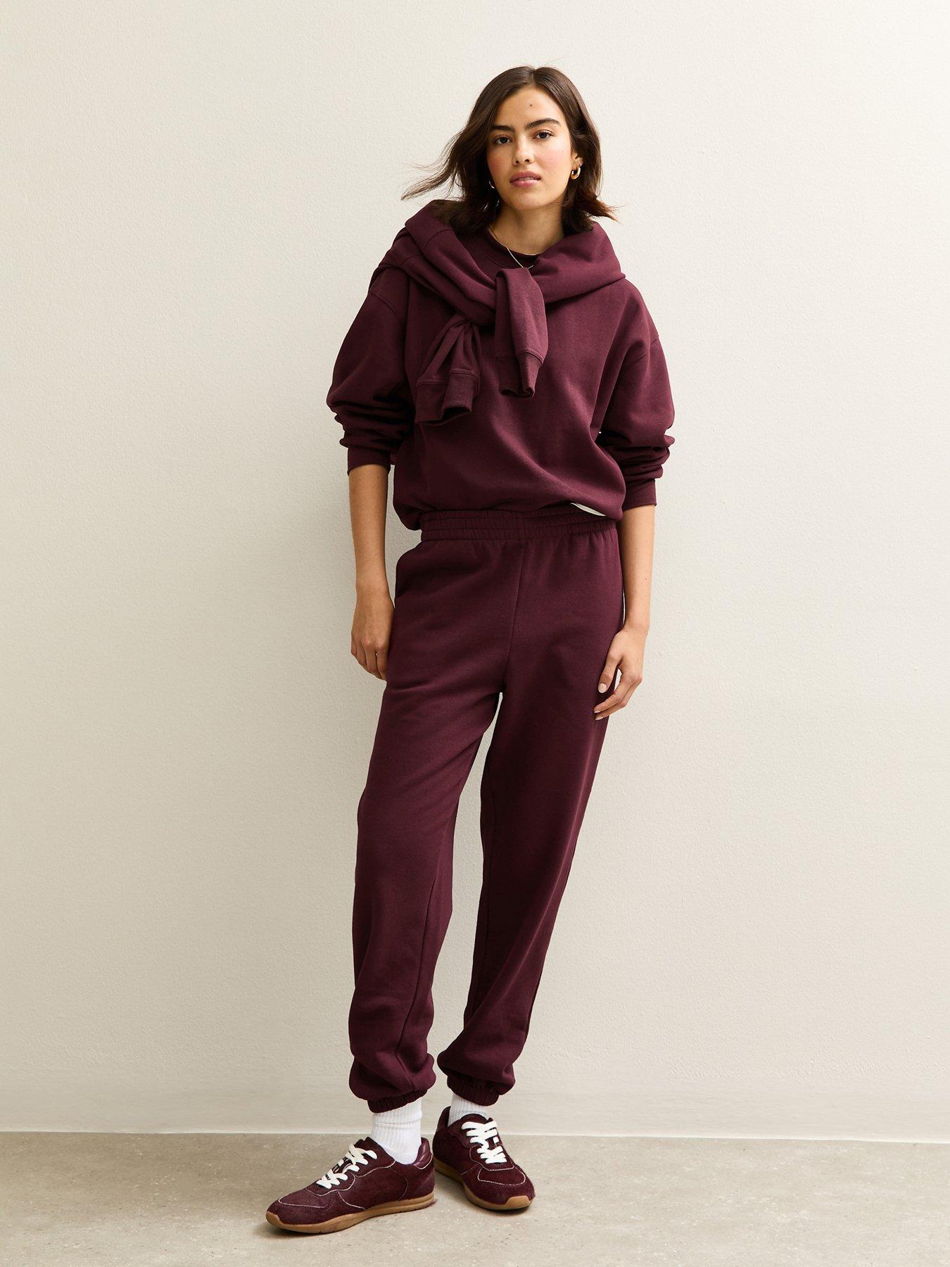 new-look-relaxed-fit-crew-neck-sweatshirt-burgundy-redoutfit