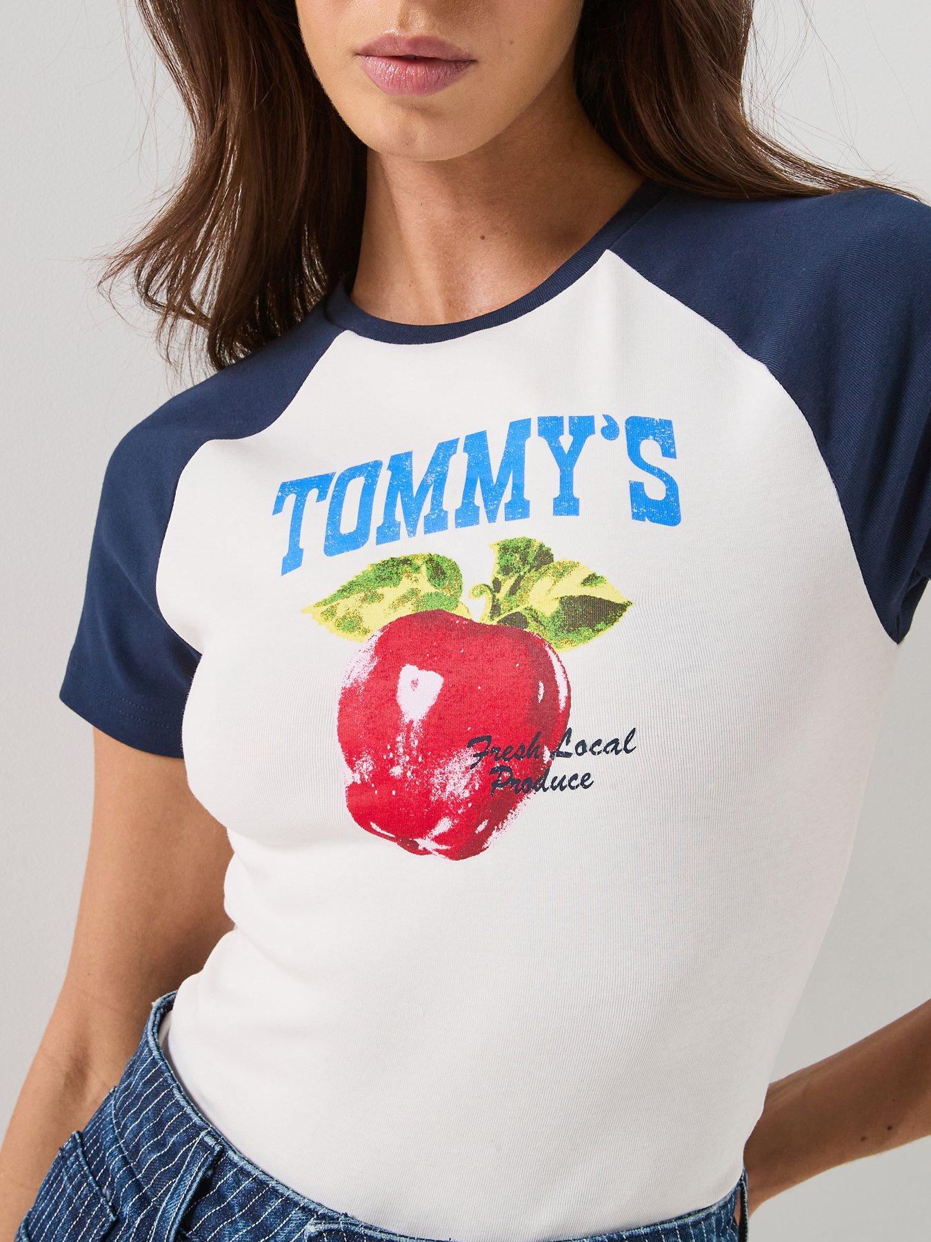 tommy-jeans-raglan-graphic-t-shirt-whiteoutfit