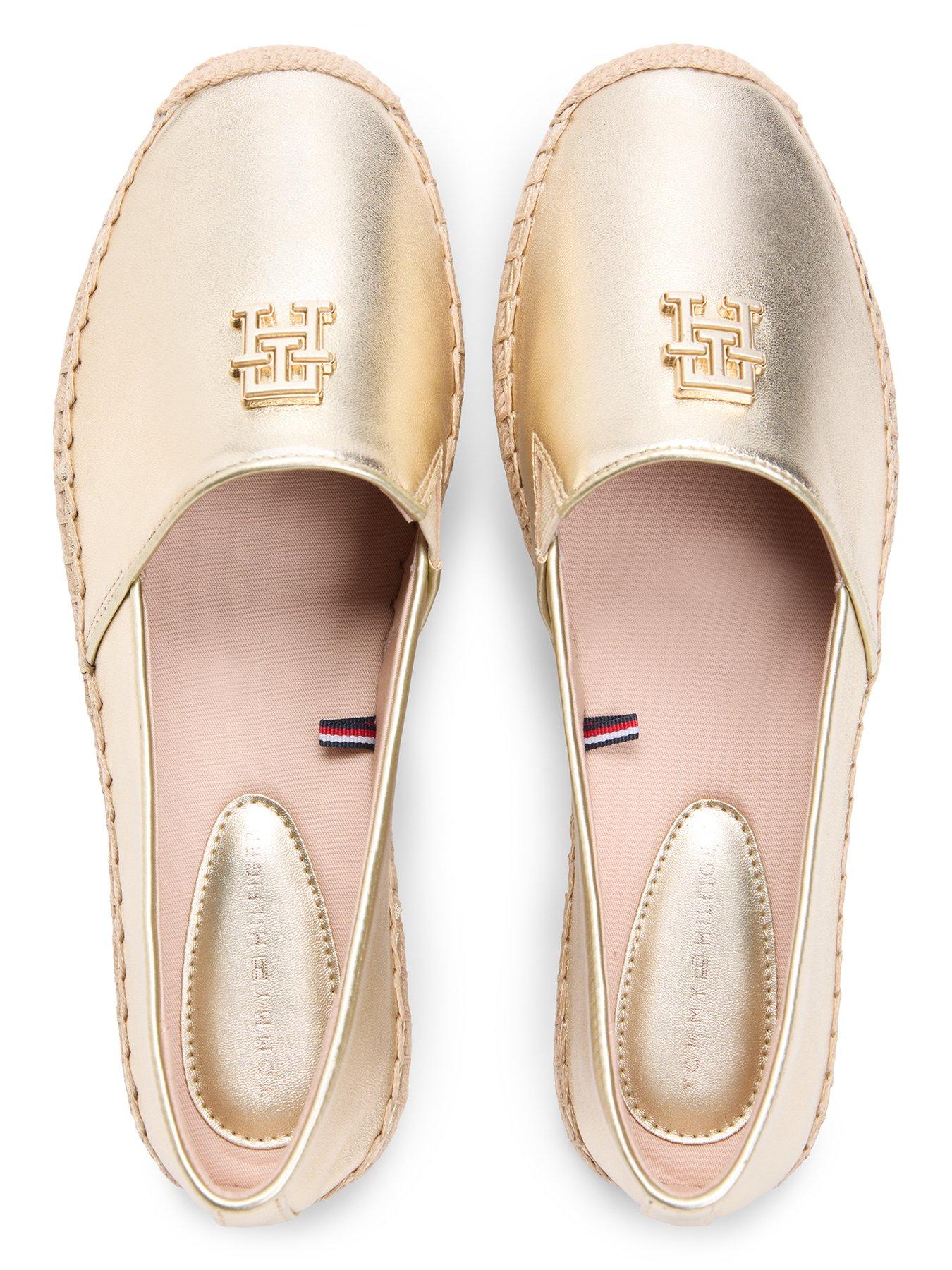 tommy-hilfiger-logo-gold-espadrille-shoesoutfit