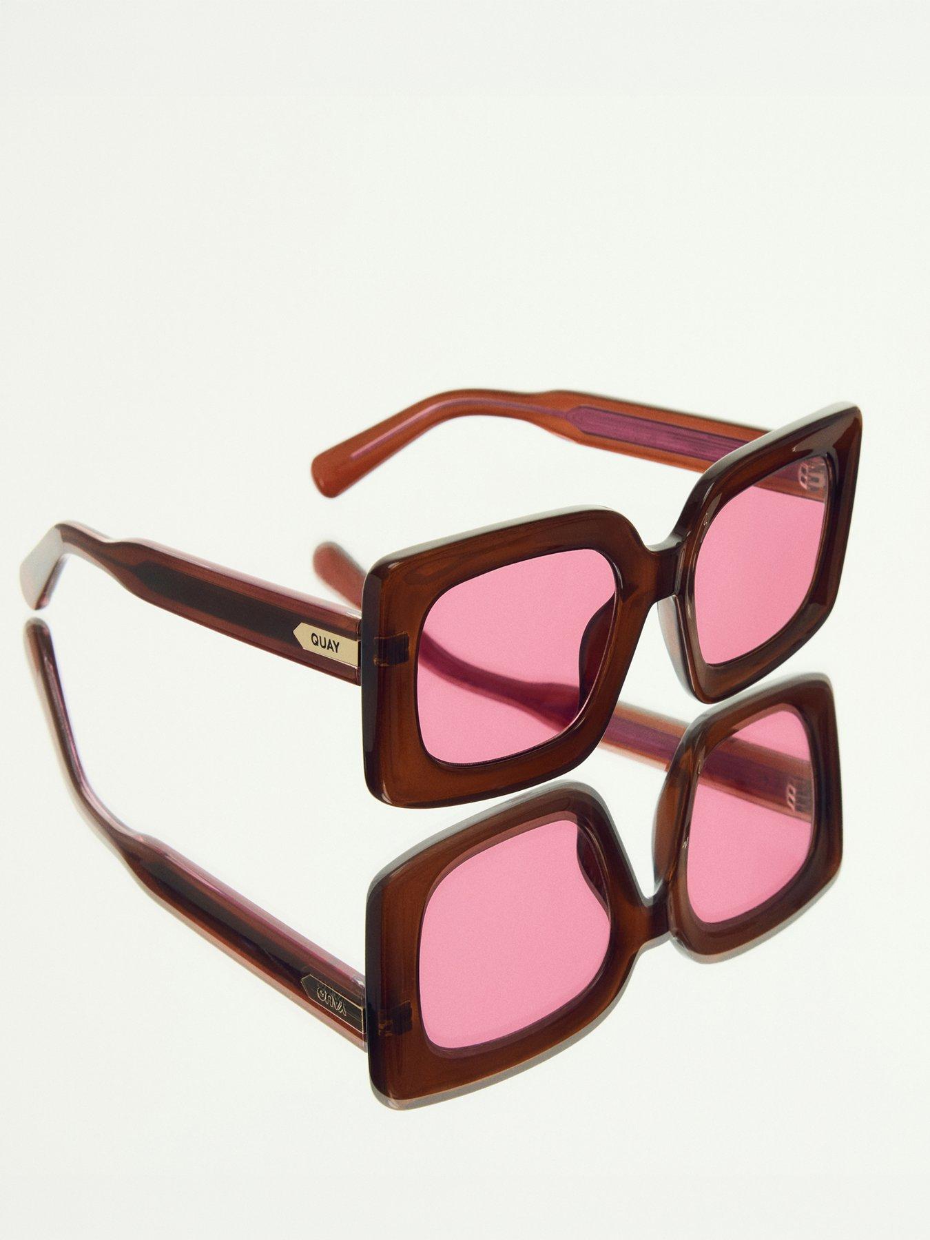 quay-australia-talk-showoutfit