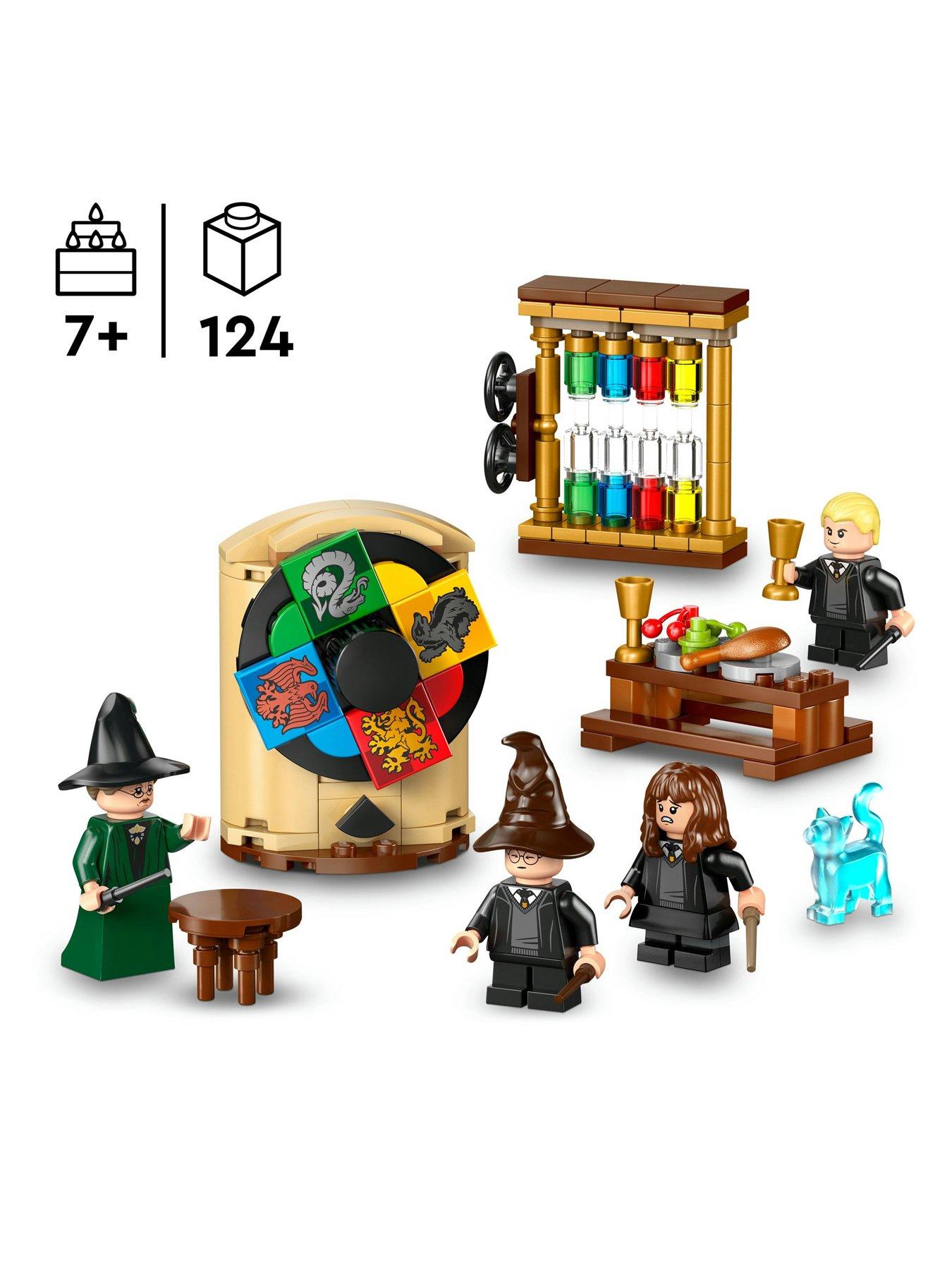 lego-harry-potter-hogwarts-castle-sorting-hat-ceremony-76460stillFront