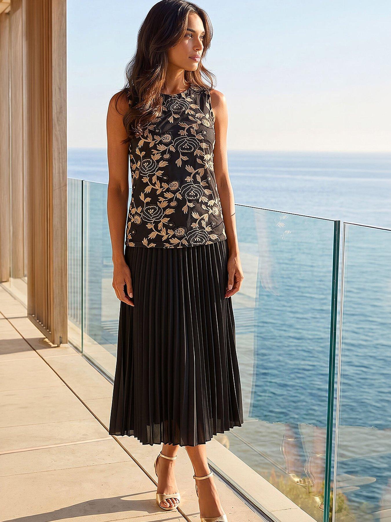 Roman Floral Print Foil Top - Black