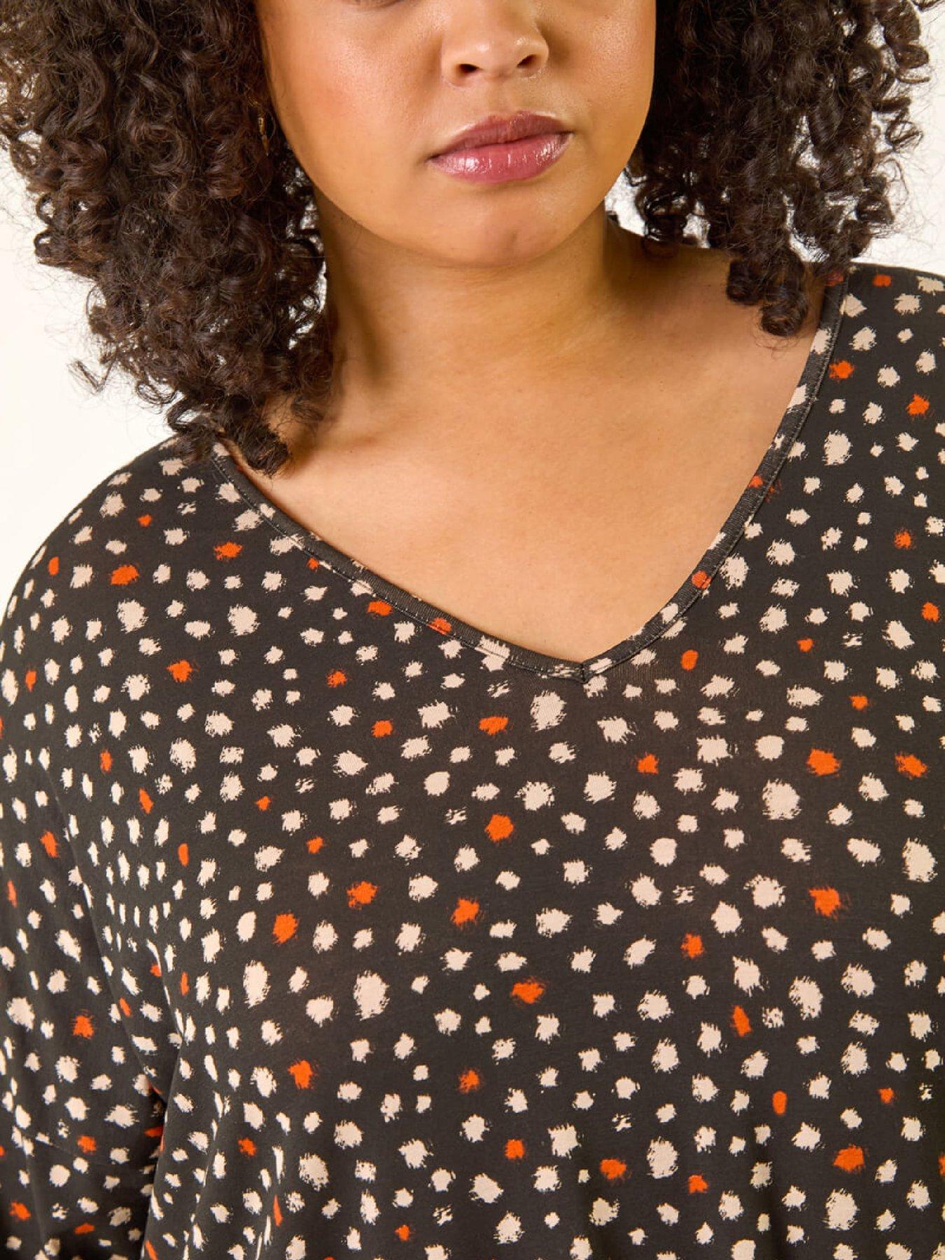 Image 5 of 5 of Roman Curve Spotted V-neck Stretch Top - Black
