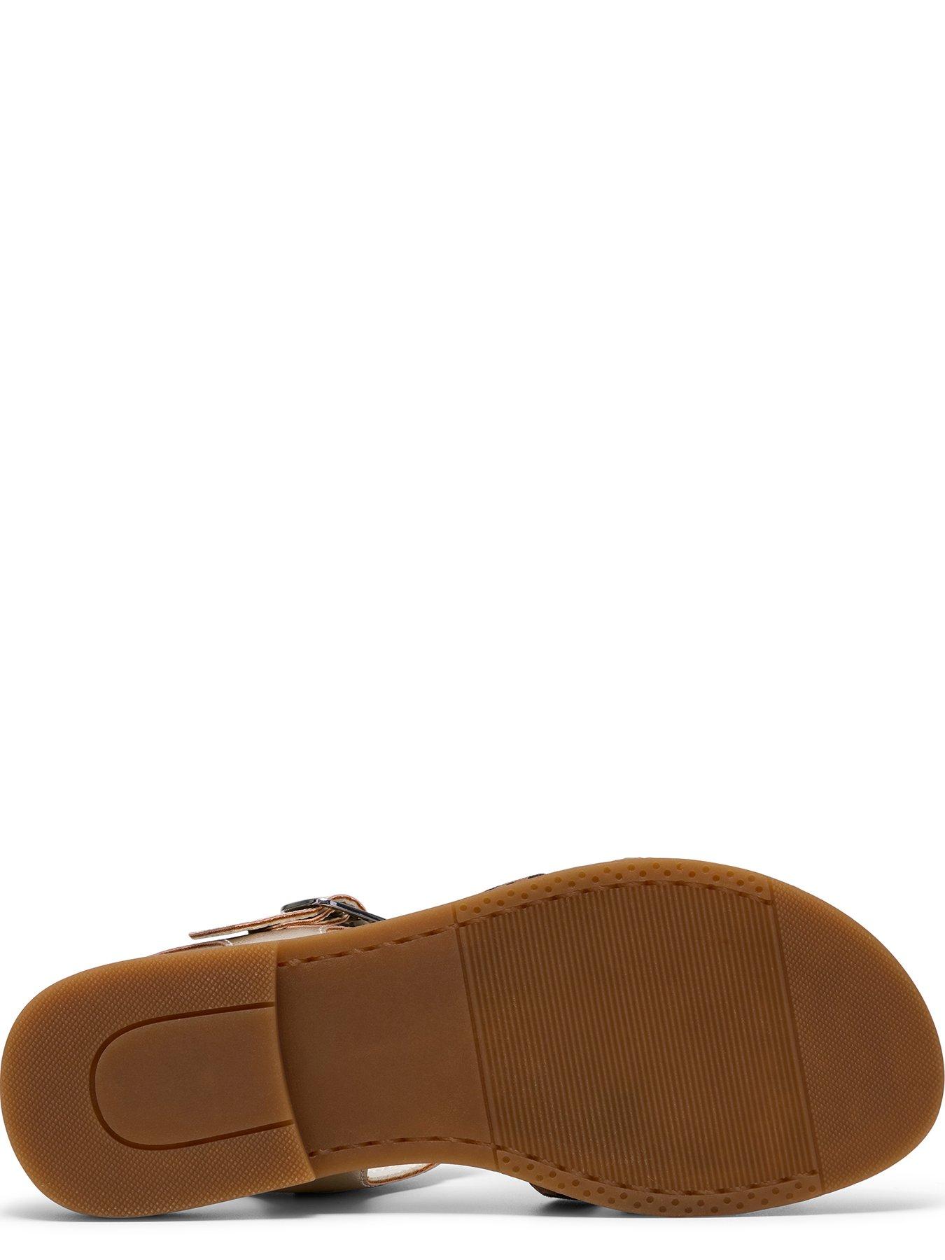 clarks-junior-luana-metallic-sandal-golddetail