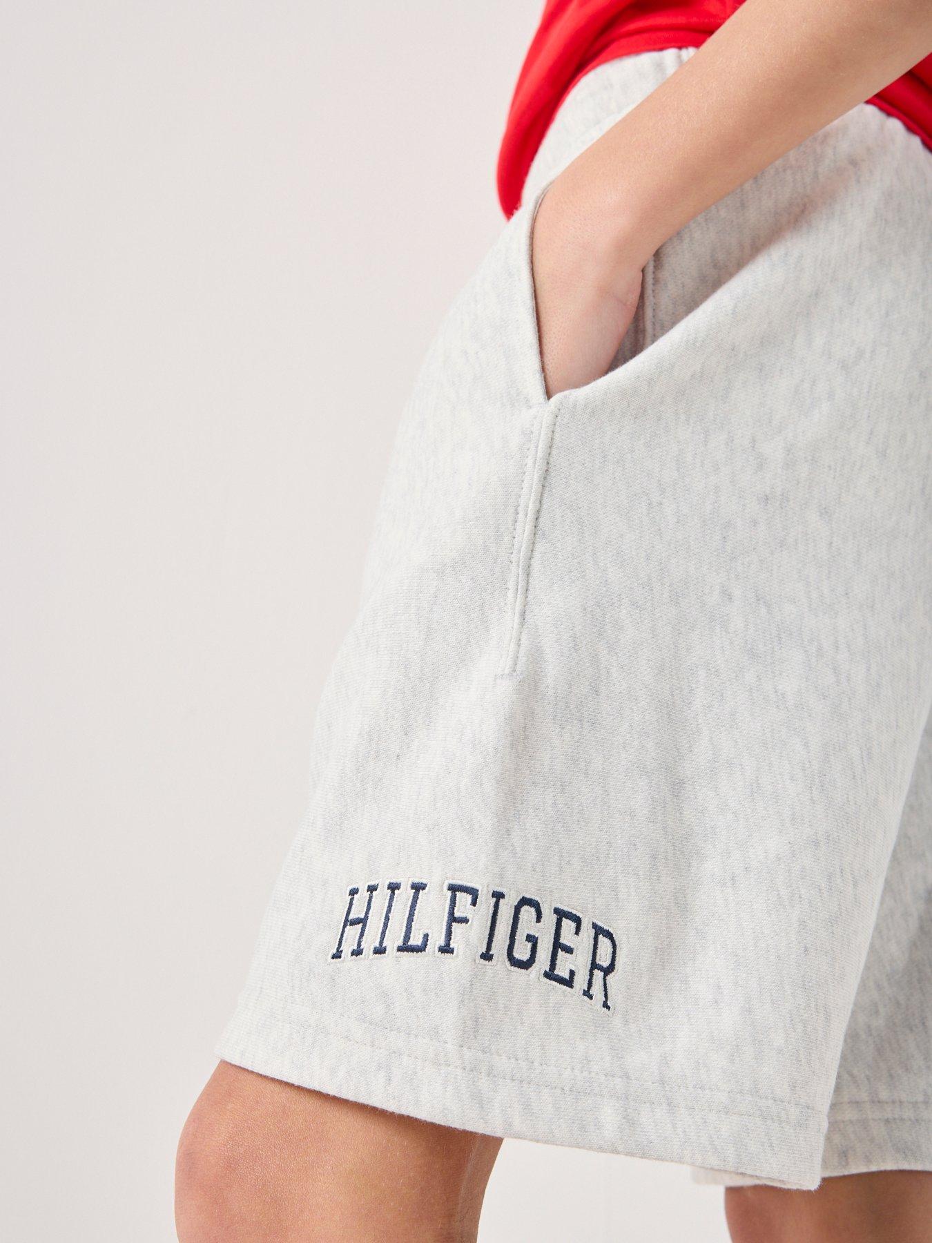 tommy-hilfiger-boys-varsity-wide-sweatshort-greyoutfit