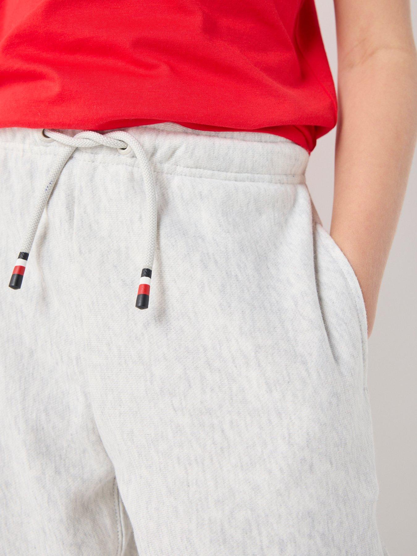 tommy-hilfiger-boys-varsity-wide-sweatshort-greydetail