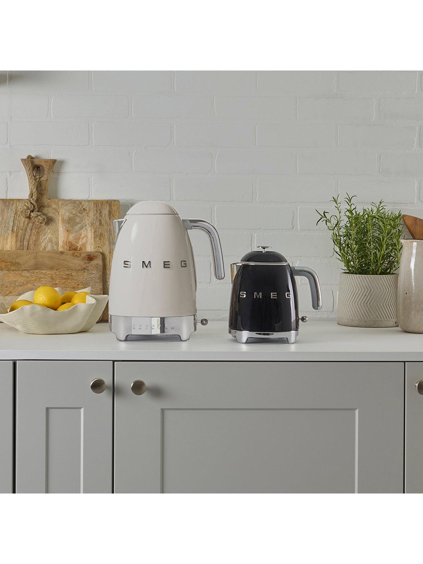 Image 6 of 7 of Smeg Smeg Variable Temperature Kettle and 4 Slice Toaster Bundle- Cream