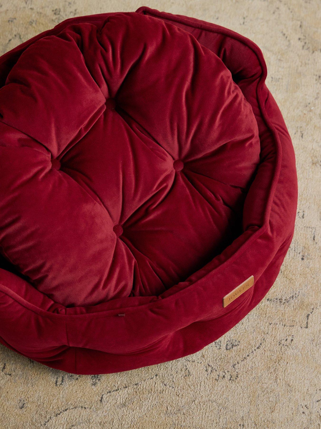 joules-chesterfield-pet-bed--nbspburgundyoutfit