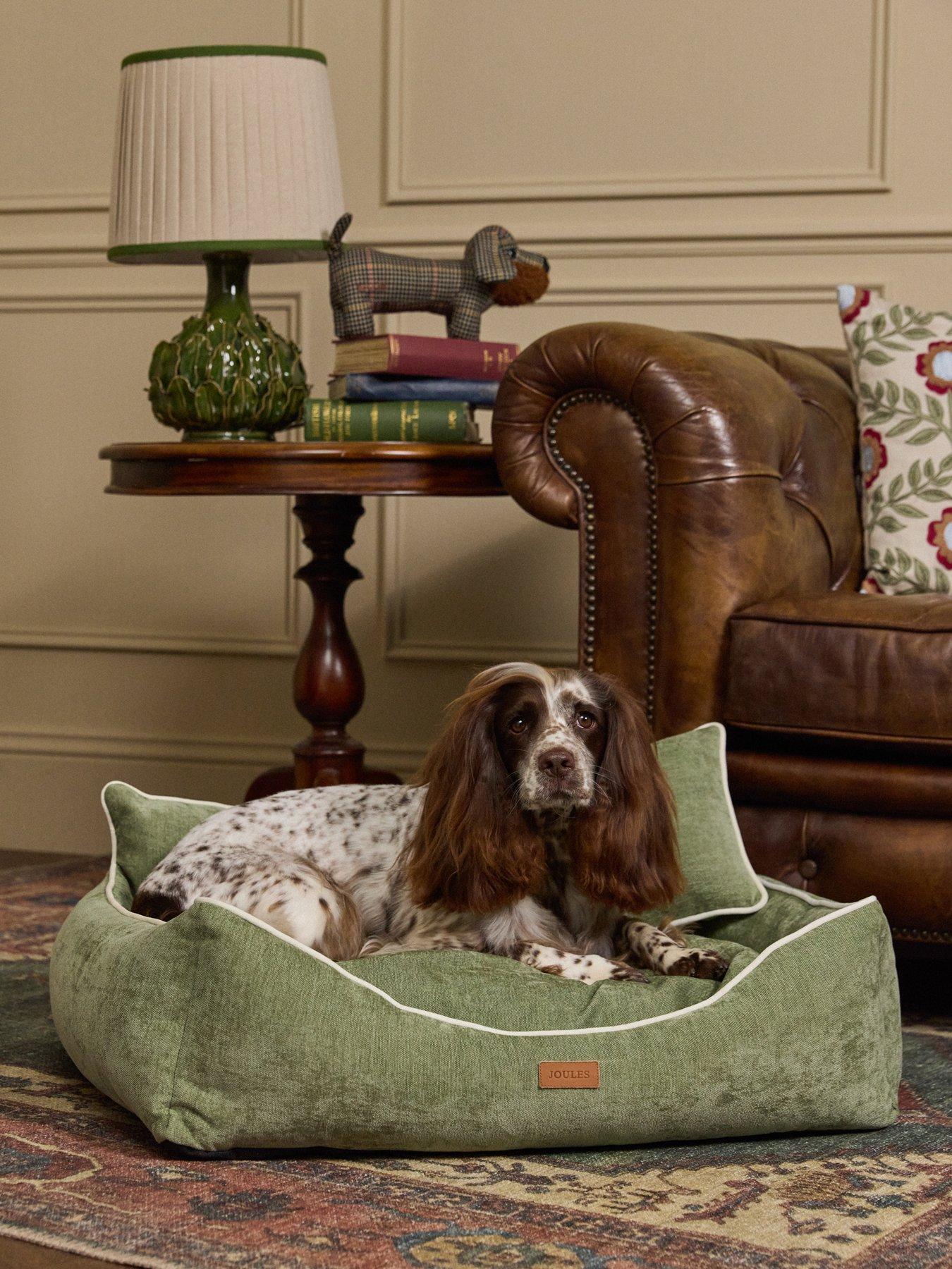 joules-snuggler-dog-sofa-apple