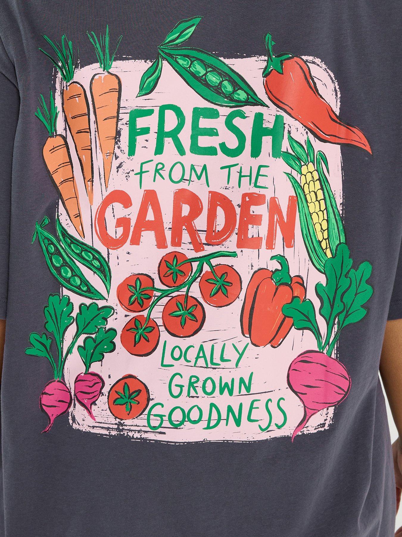 yours-curve-relaxed-placement-garden-t-shirt-greyoutfit