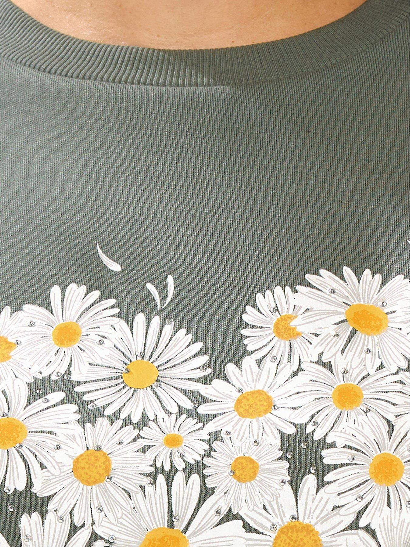 yours-curve-daisy-sweatshirtoutfit