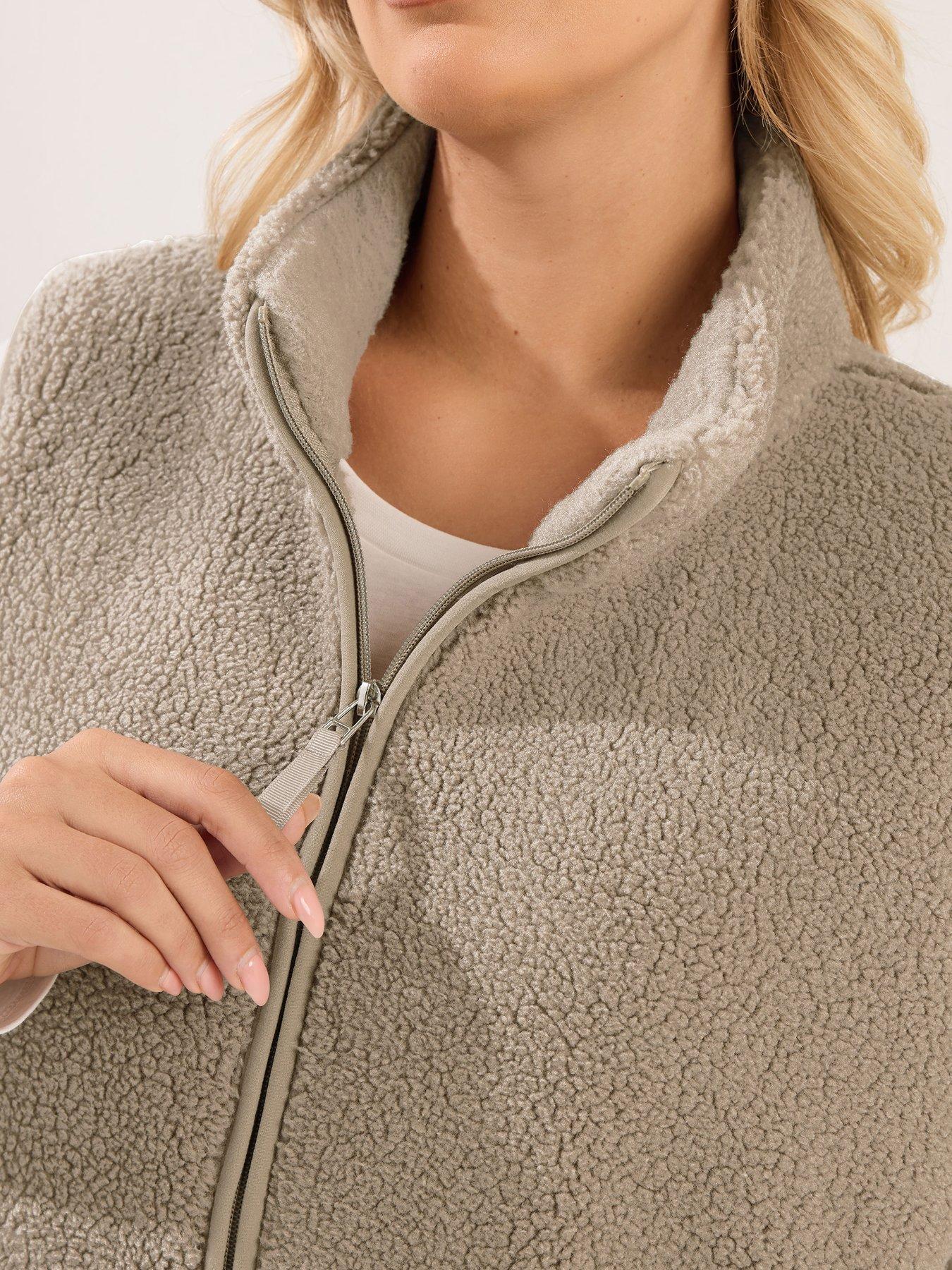 yours-curve-borg-gilet-creamdetail