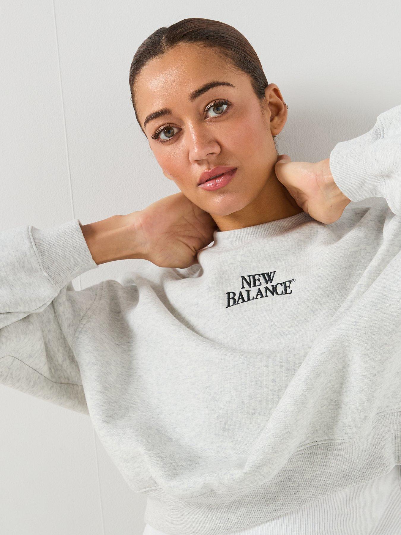 new-balance-womens-linear-heritage-fleece-crew-greyoutfit