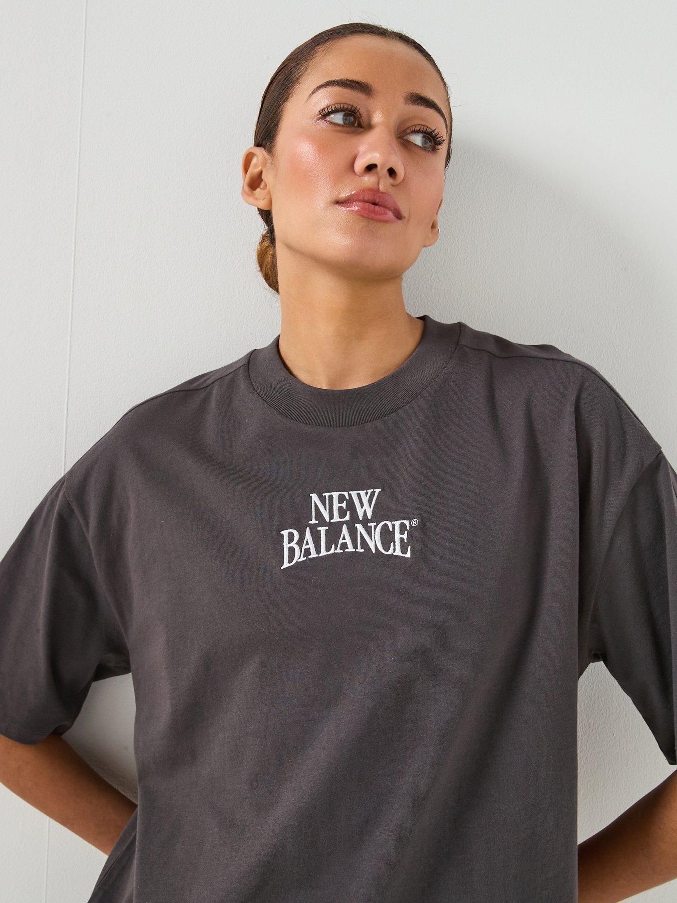 new-balance-womens-linear-heritage-oversized-t-shirt-blackoutfit