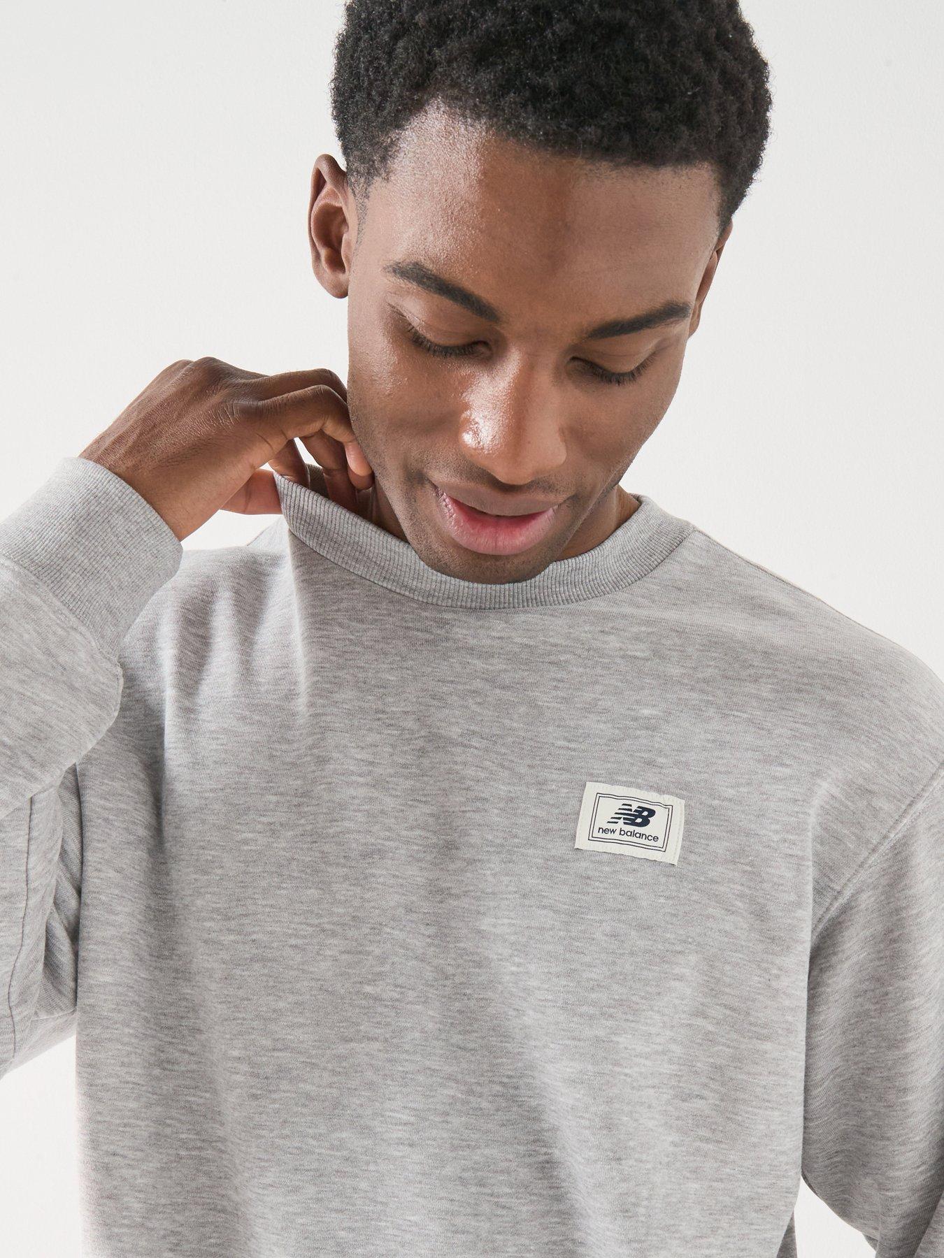 new-balance-mens-woven-label-crew-sweatshirt--greyoutfit