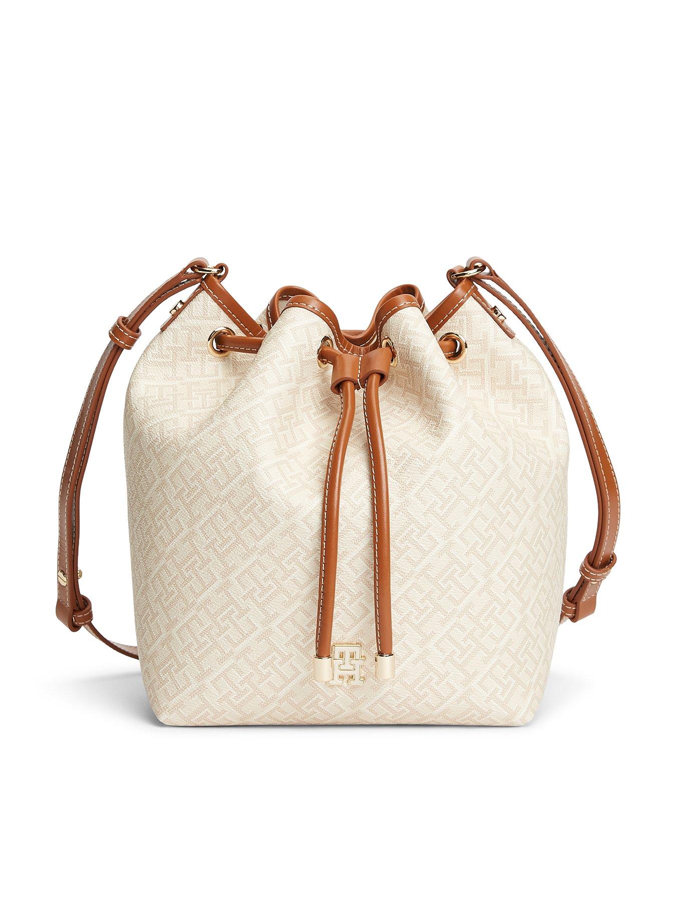 tommy-hilfiger-th-monoplay-bucket-bag-le-beige