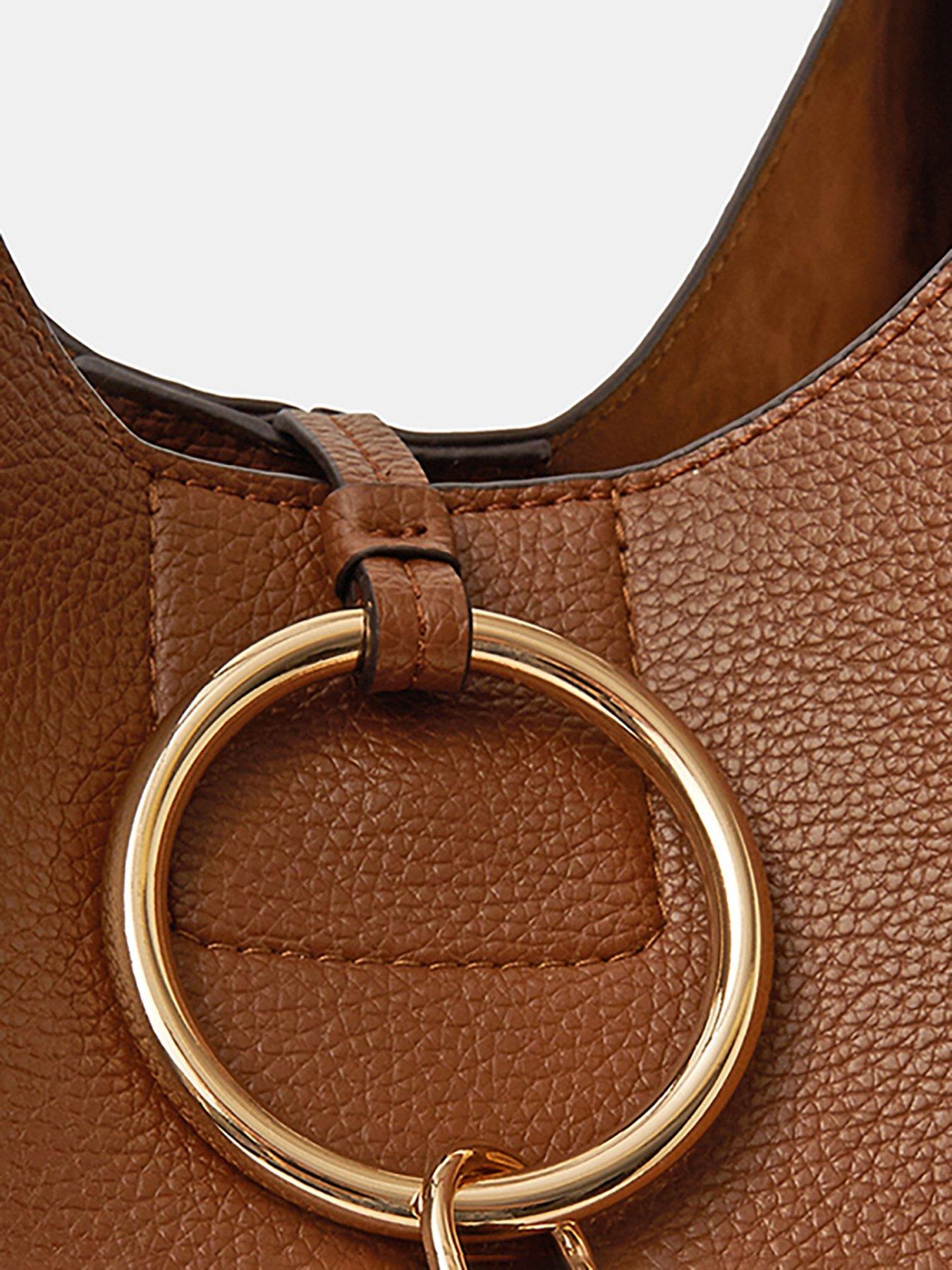 accessorize-ring-tassel-shoulder-bagdetail