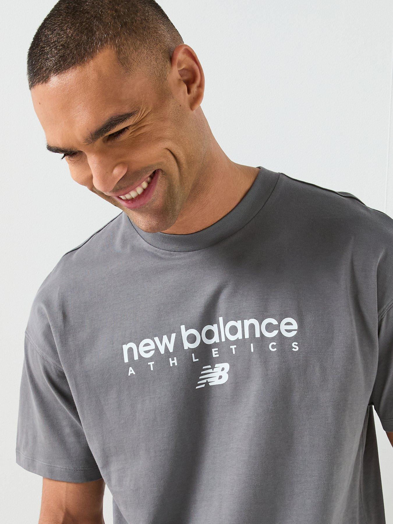 new-balance-mens-linear-graphic-t-shirt-greyoutfit