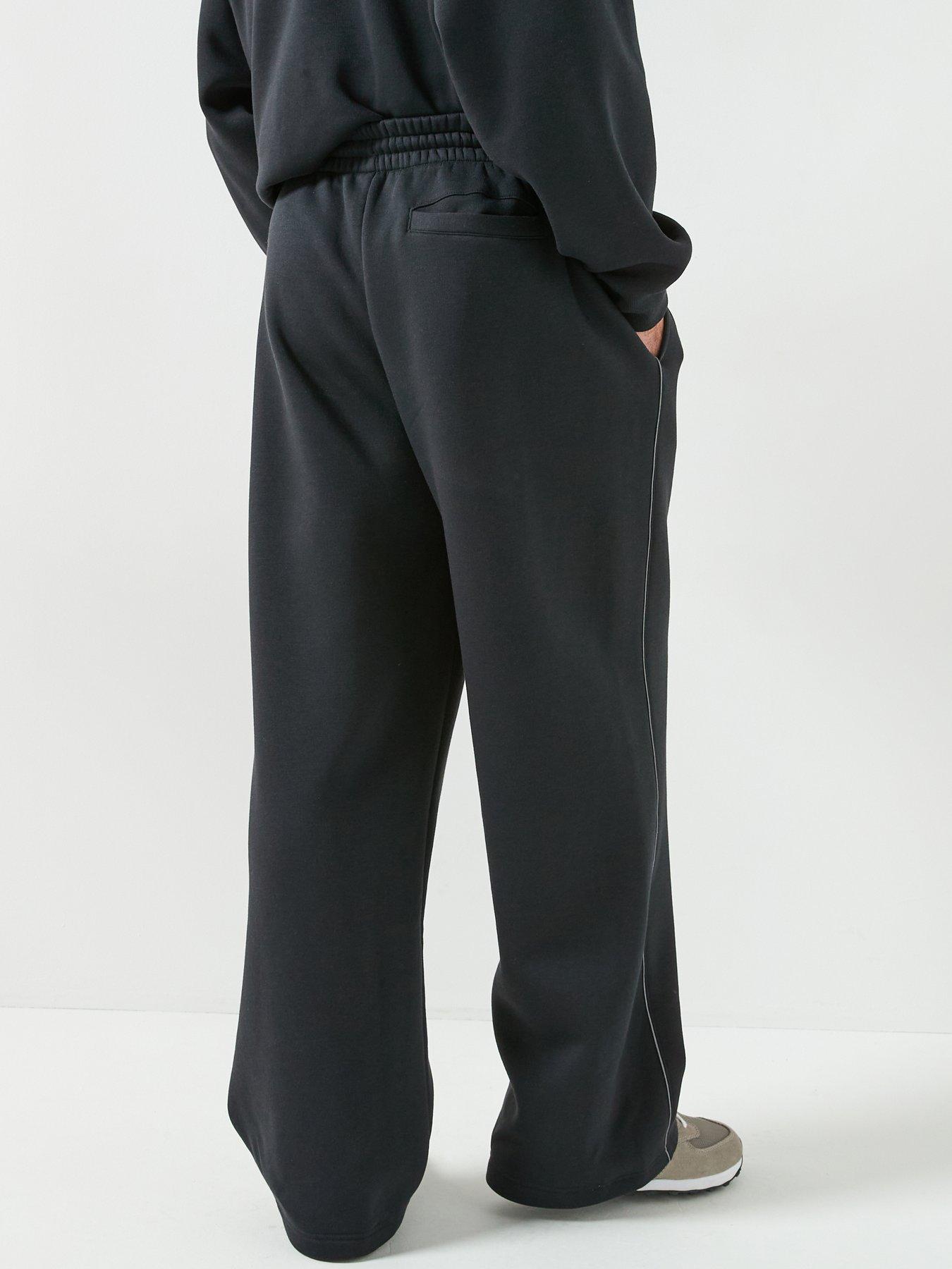 new-balance-mens-linear-graphic-fleece-pant-blackstillFront