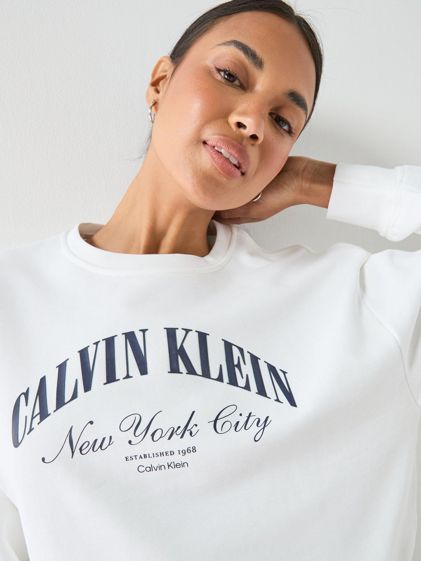 calvin-klein-jeans-logo-graphic-crew-neck-sweatshirt-whiteoutfit