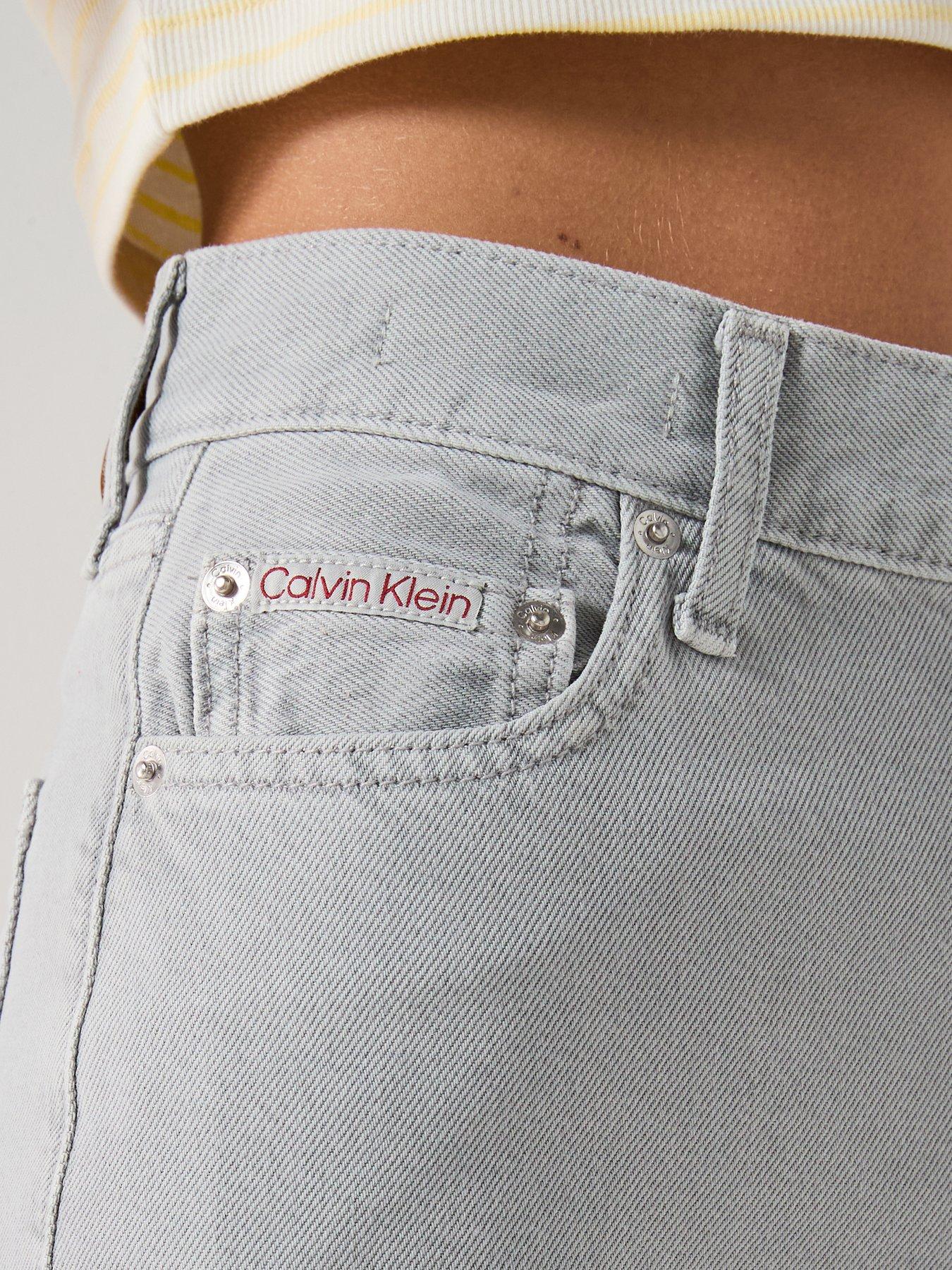 calvin-klein-jeans-rib-cage-wide-leg-soft-greyoutfit