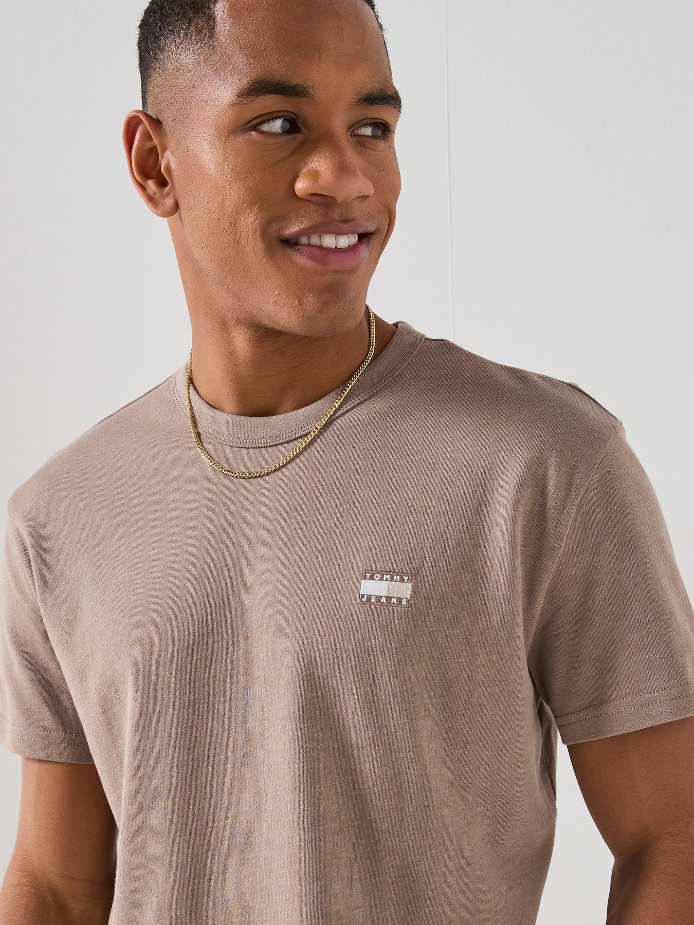 tommy-jeans-badge-t-shirt-greydetail