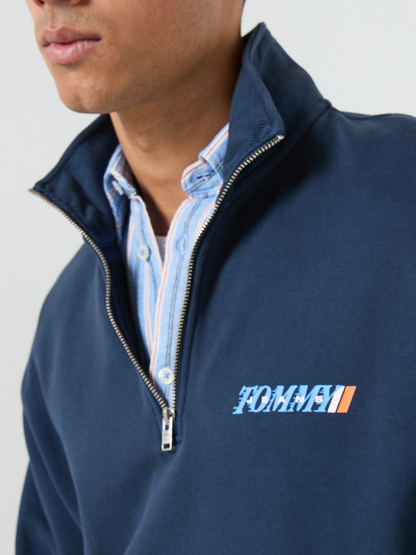 tommy-jeans-back-graphic-relaxed-half-zip-sweatshirt-dark-night-navyoutfit